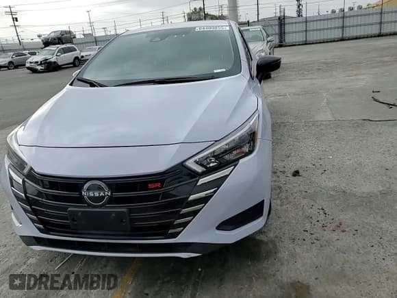 ✅ 2023 Nissan Versa SR • VIN: 3N1CN8FV6PL869282 • Lot: 64400855. Wystawiony na Copart z przebiegiem 82 856 mil. Bezpłatny archiwum sprzedaży aukcyjnych z USA i szczegółowy raport historii pojazdu na DreamBid. Zdjęcie 13.