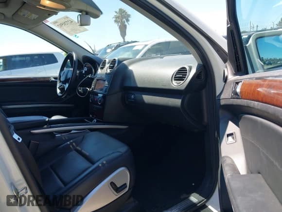 ✅ 2010 Mercedes-Benz M 350 • VIN: 4JGBB5GB1AA606759 • Lot: 42720592. Listed on IAAI with 85,402 mi. Free auction sales archive from the USA and detailed vehicle history report at DreamBid. Image 5.