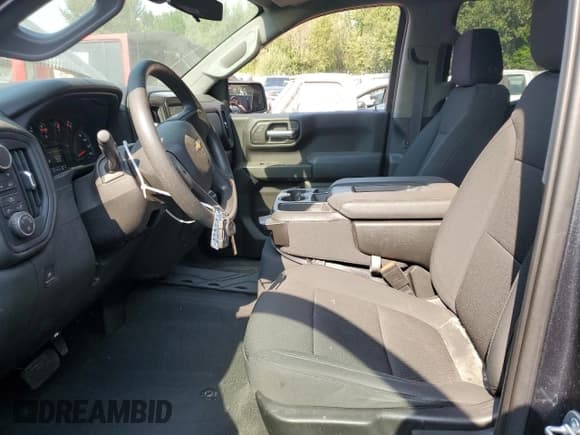 ✅ 2021 Chevrolet Silverado 1500 Custom • VIN: 1GCRYBEK3MZ302101 • Lot: 64446014. Wystawiony na Copart z przebiegiem 49 027 mil. Bezpłatny archiwum sprzedaży aukcyjnych z USA i szczegółowy raport historii pojazdu na DreamBid. Zdjęcie 7.