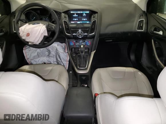 ✅ 2015 Ford Focus Titanium • VIN: 1FADP3J27FL357798 • Lot: 82706505. Wystawiony na Copart z przebiegiem Nie podano. Bezpłatny archiwum sprzedaży aukcyjnych z USA i szczegółowy raport historii pojazdu na DreamBid. Zdjęcie 8.