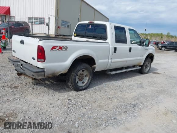 ✅ 2006 Ford F-250 XL • VIN: 1FTSW21P36EA12234 • Lot: 41218439. Wystawiony na IAAI z przebiegiem 366 410 mil. Bezpłatny archiwum sprzedaży aukcyjnych z USA i szczegółowy raport historii pojazdu na DreamBid. Zdjęcie 4.