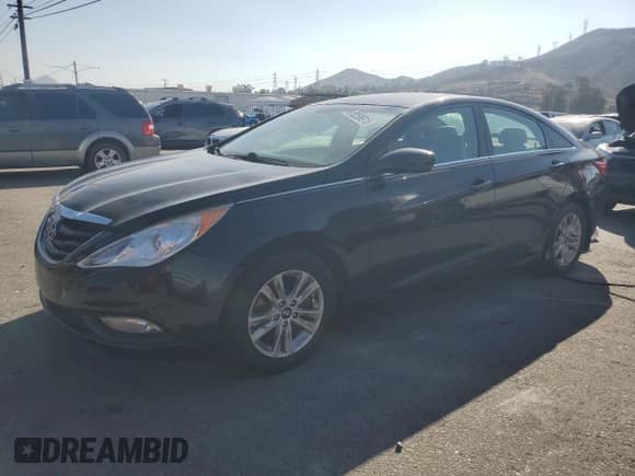 2013 Hyundai Sonata GLS z VIN 5NPEB4AC9DH547972, wystawiony jako Copart lot #82698915 z przebiegiem Nie podano mil oraz Szkoda całkowita • Salvage title. Historia ofert i sprzedaży dostępna na DreamBid. Obrazek 1.