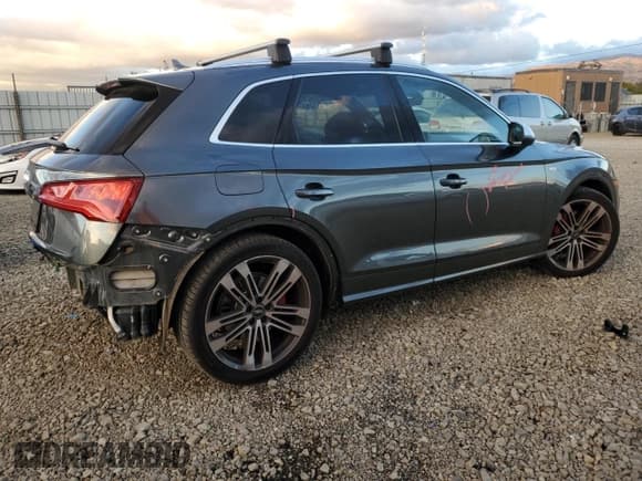 ✅ 2018 Audi SQ5 Prestige • VIN: WA1C4AFY0J2143017 • Lot: 93106685. Wystawiony na Copart z przebiegiem 70 924 mil. Bezpłatny archiwum sprzedaży aukcyjnych z USA i szczegółowy raport historii pojazdu na DreamBid. Zdjęcie 3.