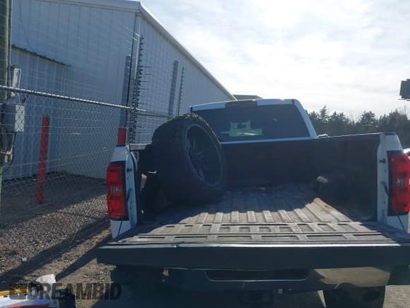 ✅ 2015 Chevrolet Silverado 2500HD LT • VIN: 1GC1KVEG0FF104267 • Lot: 41137131. Wystawiony na IAAI z przebiegiem 191 139 mil. Bezpłatny archiwum sprzedaży aukcyjnych z USA i szczegółowy raport historii pojazdu na DreamBid. Zdjęcie 17.