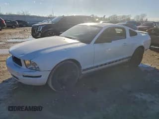 ✅ 2005 Ford Mustang Deluxe • VIN: 1ZVFT80N455107006 • Лот: 94484955. Опубликован ранее на Copart с пробегом 201 661 миль. Бесплатный доступ к архиву аукционных продаж из США и подробный отчёт об истории автомобиля на DreamBid. Изображение 1.