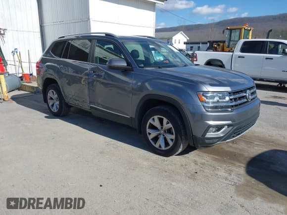 ✅ 2018 Volkswagen Atlas SEL • VIN: 1V2MR2CA9JC523068 • Lot: 43692474. Wystawiony na IAAI z przebiegiem 128 042 mil. Bezpłatny archiwum sprzedaży aukcyjnych z USA i szczegółowy raport historii pojazdu na DreamBid. Zdjęcie 1.