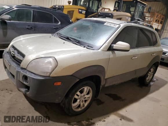 2007 Hyundai Tucson GL z VIN KM8JM72D17U684962, wystawiony jako Copart lot #83152754 z przebiegiem 314 025 mil mil oraz Czysty tytuł • Clean title. Historia ofert i sprzedaży dostępna na DreamBid. Obrazek 1.