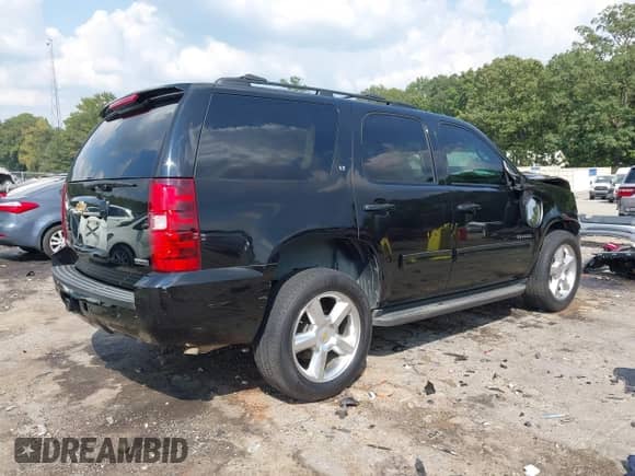 2012 Chevrolet Tahoe LT z VIN 1GNSCBE06CR215264, wystawiony jako IAAI lot #43274793 z przebiegiem 245 873 mil mil oraz . Historia ofert i sprzedaży dostępna na DreamBid. Obrazek 4.
