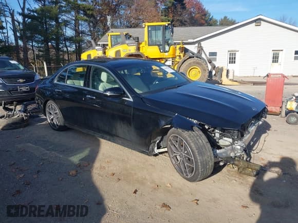 ✅ 2021 Mercedes-Benz E 350 • VIN: W1KZF8EB3MA952625 • Lot: 43689848. Wystawiony na IAAI z przebiegiem 35 498 mil. Bezpłatny archiwum sprzedaży aukcyjnych z USA i szczegółowy raport historii pojazdu na DreamBid. Zdjęcie 1.