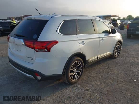 ✅ 2016 Mitsubishi Outlander GT • VIN: JA4JZ4AX0GZ019967 • Lot: 42755354. Listed on IAAI with 119,592 mi. Free auction sales archive from the USA and detailed vehicle history report at DreamBid. Image 4.