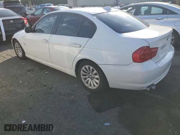 ✅ 2009 BMW 3 Series 328i xDrive • VIN: WBAPK53519A599668 • Lot: 83955655. Listed on Copart with 222,388 mi. Free auction sales archive from the USA and detailed vehicle history report at DreamBid. Image 2.
