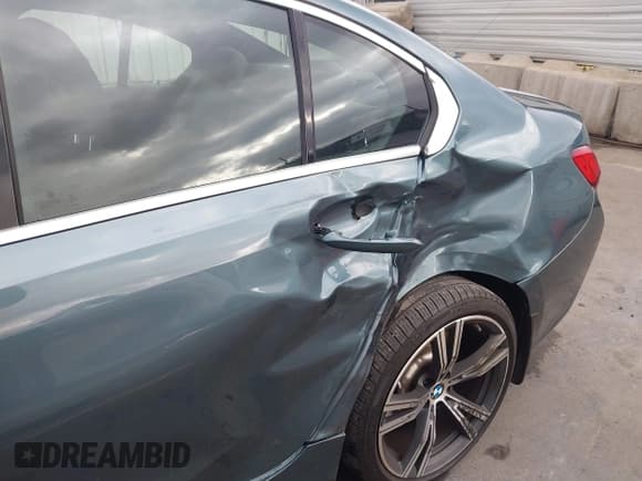 ✅ 2021 BMW 3 Series 330i • VIN: 3MW5R1J06M8B58481 • Lot: 43752256. Listed on IAAI with 15,446 mi. Free auction sales archive from the USA and detailed vehicle history report at DreamBid. Image 6.