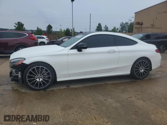 ✅ 2019 Mercedes-Benz C 300 • VIN: WDDWJ8DB6KF802642 • Лот: 58133945. Опубликован ранее на Copart с пробегом 104 977 миль. Бесплатный доступ к архиву аукционных продаж из США и подробный отчёт об истории автомобиля на DreamBid. Изображение 1.
