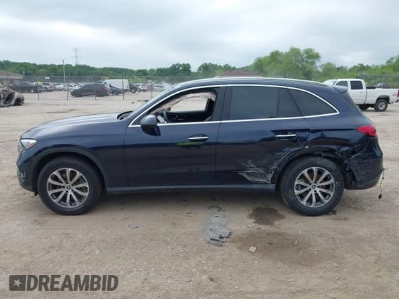 ✅ 2024 Mercedes-Benz GLC 300 • VIN: W1NKM4HBXRF156611 • Lot: 42579467. Listed on IAAI with 12,727 mi. Free auction sales archive from the USA and detailed vehicle history report at DreamBid. Image 14.
