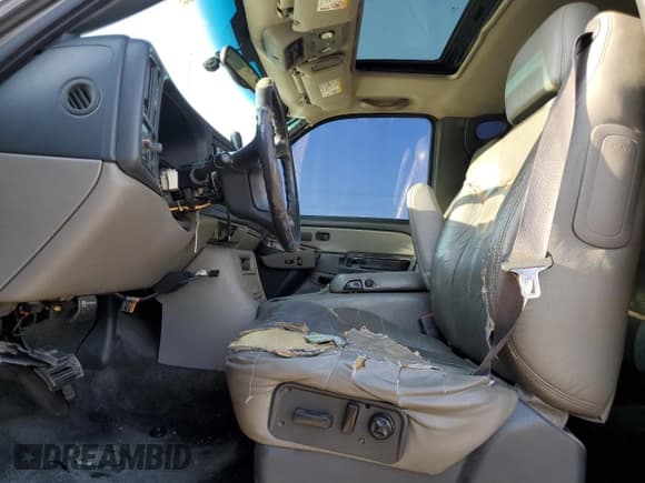 ✅ 2002 Chevrolet Suburban LS • VIN: 3GNEC16T42G306502 • Лот: 80507984. Опубликован ранее на Copart с пробегом 277 514 миль. Бесплатный доступ к архиву аукционных продаж из США и подробный отчёт об истории автомобиля на DreamBid. Изображение 7.