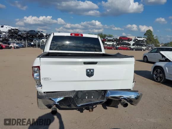 ✅ 2019 Ram 1500 Express • VIN: 1C6RR6KT2KS746844 • Lot: 43524628. Wystawiony na IAAI z przebiegiem 121 543 mil. Bezpłatny archiwum sprzedaży aukcyjnych z USA i szczegółowy raport historii pojazdu na DreamBid. Zdjęcie 17.