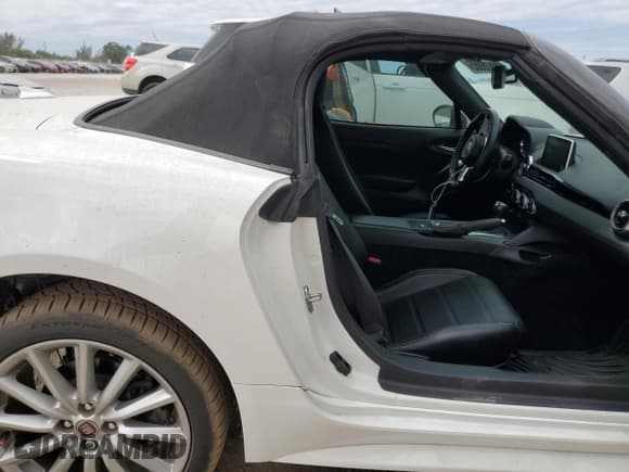 ✅ 2020 FIAT 124 Spider Abarth • VIN: JC1NFAEK9L0143941 • Lot: 45528865. Listed on Copart with 35,322 mi. Free auction sales archive from the USA and detailed vehicle history report at DreamBid. Image 10.