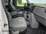 ✅ 2010 Ford Econoline Cargo Commercial • VIN: 1FTNE1EW6ADA46419 • Lot: 65840665. Wystawiony na Copart z przebiegiem 76 162 mil. Bezpłatny archiwum sprzedaży aukcyjnych z USA i szczegółowy raport historii pojazdu na DreamBid. Zdjęcie 5.