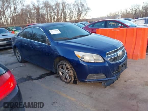 2013 Chevrolet Malibu LS z VIN 1G11A5SA5DU122963, wystawiony jako IAAI lot #41411921 z przebiegiem 193 880 mil mil oraz . Historia ofert i sprzedaży dostępna na DreamBid. Obrazek 1.