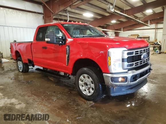 ✅ 2024 Ford F-250 • VIN: 1FT8X2BN5REE73413 • Lot: 49548495. Wystawiony na Copart z przebiegiem 2 900 mil. Bezpłatny archiwum sprzedaży aukcyjnych z USA i szczegółowy raport historii pojazdu na DreamBid. Zdjęcie 4.
