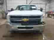 2013 Chevrolet Silverado 3500HD Work Truck z VIN 1GC0KZCG6DZ190606, wystawiony jako IAAI lot #42376277 z przebiegiem 229 301 mil mil oraz . Historia ofert i sprzedaży dostępna na DreamBid. Obrazek 12.