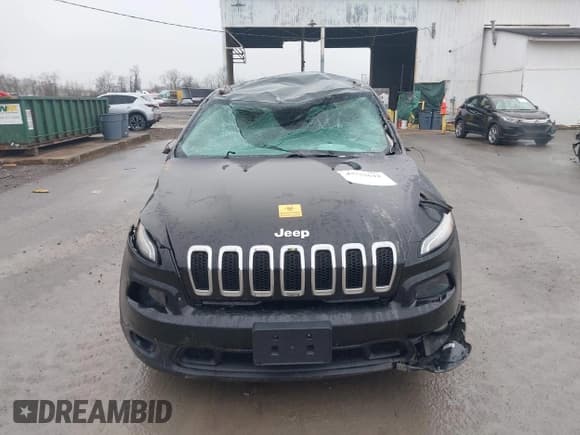 ✅ 2015 Jeep Cherokee Latitude • VIN: 1C4PJMCBXFW715101 • Lot: 43753642. Listed on IAAI with Not provided. Free auction sales archive from the USA and detailed vehicle history report at DreamBid. Image 6.