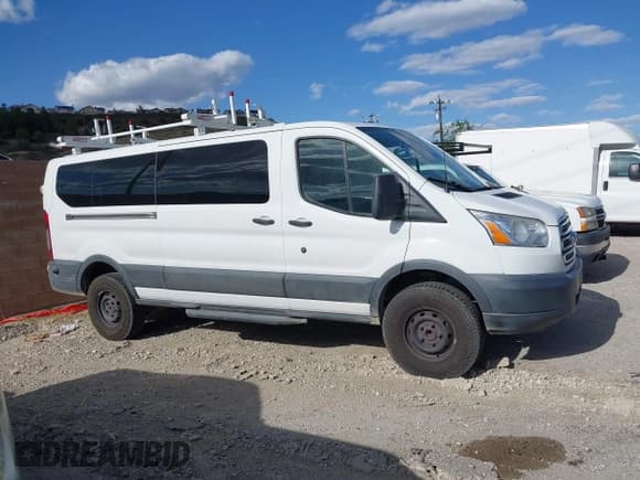 ✅ 2017 Ford Transit XL • VIN: 1FBZX2YM2HKB05049 • Lot: 41966567. Wystawiony na IAAI z przebiegiem Nie podano. Bezpłatny archiwum sprzedaży aukcyjnych z USA i szczegółowy raport historii pojazdu na DreamBid. Zdjęcie 13.
