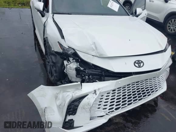 2025 Toyota Camry LE z VIN 4T1DAACK6SU606394, wystawiony jako IAAI lot #43223731 z przebiegiem 2 874 mil mil oraz . Historia ofert i sprzedaży dostępna na DreamBid. Obrazek 6.