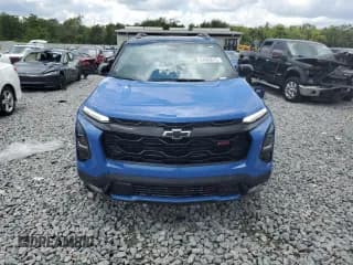 ✅ 2025 Chevrolet Equinox FWD RS • VIN: 3GNAXLEG7SL212818 • Lot: 67045615. Wystawiony na Copart z przebiegiem 3 450 mil. Bezpłatny archiwum sprzedaży aukcyjnych z USA i szczegółowy raport historii pojazdu na DreamBid. Zdjęcie 5.