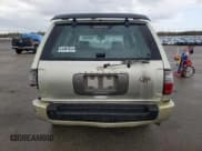 ✅ 1998 Infiniti QX4 • VIN: JNRAR05Y8WW028272 • Lot: 54664694. Wystawiony na Copart z przebiegiem 157 035 mil. Bezpłatny archiwum sprzedaży aukcyjnych z USA i szczegółowy raport historii pojazdu na DreamBid. Zdjęcie 6.