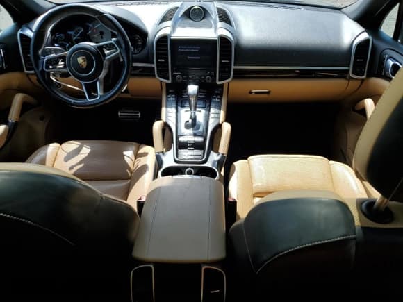 ✅ 2017 Porsche Cayenne S E-Hybrid • VIN: WP1AE2A26HLA74887 • Lot: 69455985. Wystawiony na Copart z przebiegiem 113 281 mil. Bezpłatny archiwum sprzedaży aukcyjnych z USA i szczegółowy raport historii pojazdu na DreamBid. Zdjęcie 8.