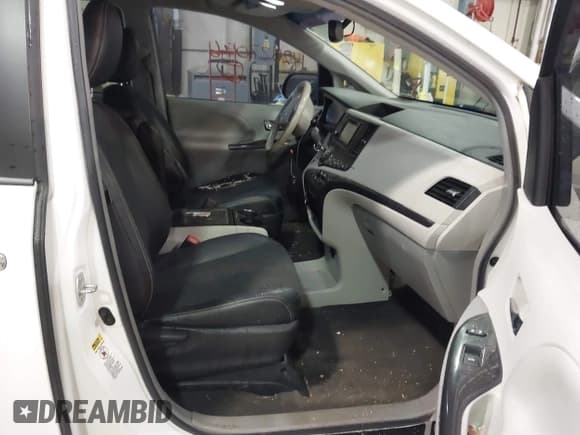 ✅ 2014 Toyota Sienna SE • VIN: 5TDXK3DC7ES497390 • Lot: 42037096. Listed on IAAI with 169,127 mi. Free auction sales archive from the USA and detailed vehicle history report at DreamBid. Image 5.