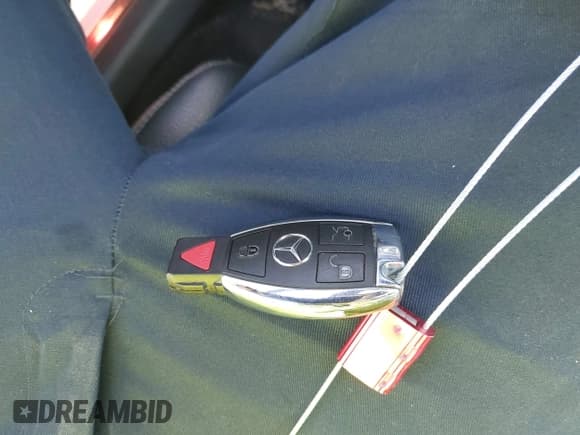 ✅ 2018 Mercedes-Benz C 300 • VIN: 55SWF4JB8JU259952 • Lot: 43535990. Wystawiony na IAAI z przebiegiem 135 066 mil. Bezpłatny archiwum sprzedaży aukcyjnych z USA i szczegółowy raport historii pojazdu na DreamBid. Zdjęcie 11.