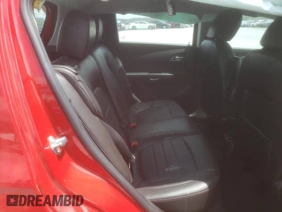 2013 Chevrolet Sonic RS z VIN 1G1JG6SB4D4157099, wystawiony jako Copart lot #66145125 z przebiegiem 124 989 mil mil oraz Szkoda całkowita • Salvage title. Historia ofert i sprzedaży dostępna na DreamBid. Obrazek 10.