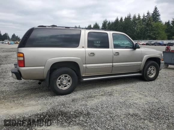 2001 Chevrolet Suburban LT with VIN 3GNGK26G21G211861, listed as a Copart auction lot 67628775 with 159,695 mi miles and Salvage title. Bid and sale history available at DreamBid. Image 3.