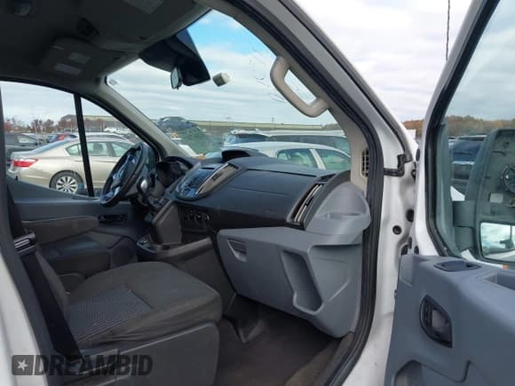 ✅ 2017 Ford Transit XL • VIN: 1FBZX2ZM5HKA56444 • Lot: 43567120. Wystawiony na IAAI z przebiegiem 183 059 mil. Bezpłatny archiwum sprzedaży aukcyjnych z USA i szczegółowy raport historii pojazdu na DreamBid. Zdjęcie 5.