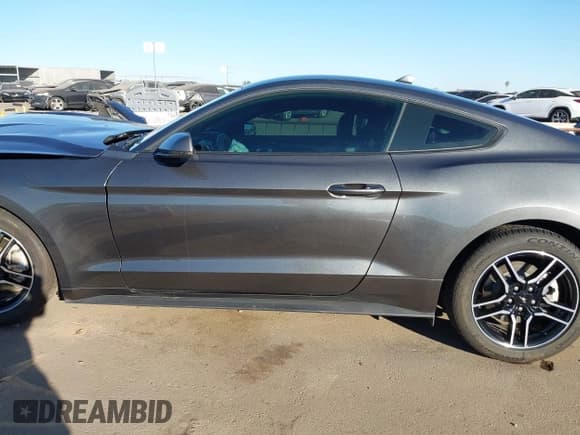 ✅ 2020 Ford Mustang EcoBoost Premium • VIN: 1FA6P8THXL5141998 • Lot: 43567131. Wystawiony na IAAI z przebiegiem 28 021 mil. Bezpłatny archiwum sprzedaży aukcyjnych z USA i szczegółowy raport historii pojazdu na DreamBid. Zdjęcie 14.