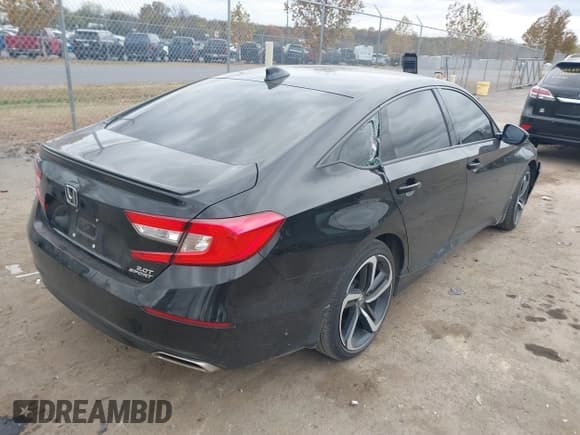 ✅ 2022 Honda Accord Sport • VIN: 1HGCV2F38NA021192 • Lot: 43558123. Wystawiony na IAAI z przebiegiem 35 476 mil. Bezpłatny archiwum sprzedaży aukcyjnych z USA i szczegółowy raport historii pojazdu na DreamBid. Zdjęcie 4.
