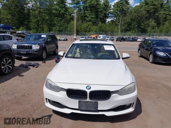✅ 2013 BMW 3 Series 328i xDrive • VIN: WBA3B3C54DF542010 • Lot: 43090649. Listed on IAAI with 192,397 mi. Free auction sales archive from the USA and detailed vehicle history report at DreamBid. Image 13.