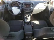 ✅ 2015 Volkswagen Tiguan S • VIN: WVGAV7AX6FW015968 • Lot: 90939515. Wystawiony na Copart z przebiegiem 128 219 mil. Bezpłatny archiwum sprzedaży aukcyjnych z USA i szczegółowy raport historii pojazdu na DreamBid. Zdjęcie 8.