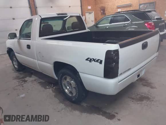 2002 Chevrolet Silverado 1500 LS with VIN 1GCEK14T02Z120888, listed as a IAAI auction lot 41504133 with 131,667 mi miles and . Bid and sale history available at DreamBid. Image 3.