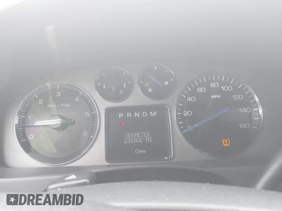 ✅ 2008 Cadillac Escalade • VIN: 1GYEC638X8R132914 • Lot: 42743713. Wystawiony na IAAI z przebiegiem 231 802 mil. Bezpłatny archiwum sprzedaży aukcyjnych z USA i szczegółowy raport historii pojazdu na DreamBid. Zdjęcie 7.