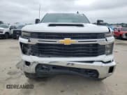 ✅ 2024 Chevrolet Silverado 2500HD LT • VIN: 1GC2YNE75RF108628 • Лот: 67932075. Опубликован ранее на Copart с пробегом 71 500 миль. Бесплатный доступ к архиву аукционных продаж из США и подробный отчёт об истории автомобиля на DreamBid. Изображение 5.