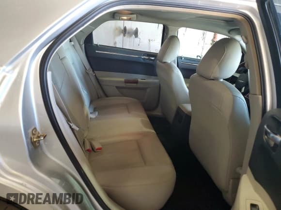 ✅ 2006 Chrysler 300 Touring • VIN: 2C3KK53G46H537858 • Лот: 92198665. Опубликован ранее на Copart с пробегом 212 807 миль. Бесплатный доступ к архиву аукционных продаж из США и подробный отчёт об истории автомобиля на DreamBid. Изображение 10.