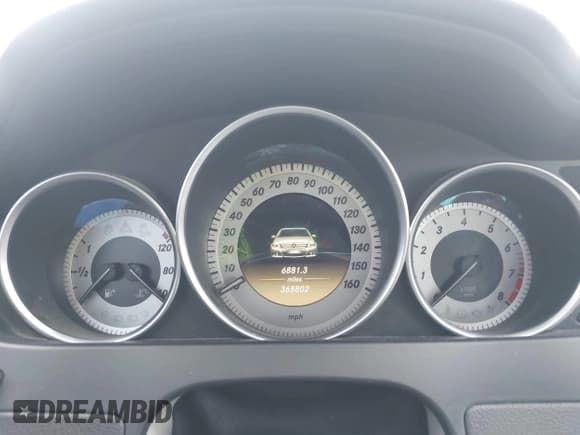 ✅ 2012 Mercedes-Benz C 350 • VIN: WDDGJ5HB4CF734985 • Lot: 43732301. Wystawiony na IAAI z przebiegiem 365 802 mil. Bezpłatny archiwum sprzedaży aukcyjnych z USA i szczegółowy raport historii pojazdu na DreamBid. Zdjęcie 7.