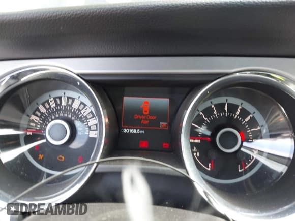 ✅ 2013 Ford Mustang V6 • VIN: 1ZVBP8AM3D5208786 • Lot: 43675092. Listed on IAAI with 30,168 mi. Free auction sales archive from the USA and detailed vehicle history report at DreamBid. Image 7.