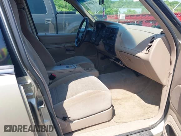 ✅ 2000 Ford Explorer XLS • VIN: 1FMZU62X6YUB22726 • Лот: 42118992. Опубликован ранее на IAAI с пробегом 138 569 миль. Бесплатный доступ к архиву аукционных продаж из США и подробный отчёт об истории автомобиля на DreamBid. Изображение 5.