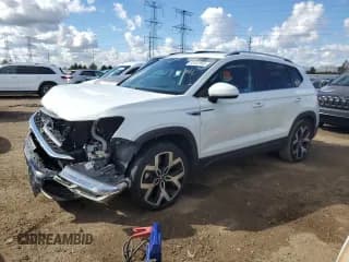 ✅ 2022 Volkswagen Taos SEL • VIN: 3VV2X7B25NM033982 • Lot: 85552945. Wystawiony na Copart z przebiegiem 60 014 mil. Bezpłatny archiwum sprzedaży aukcyjnych z USA i szczegółowy raport historii pojazdu na DreamBid. Zdjęcie 1.