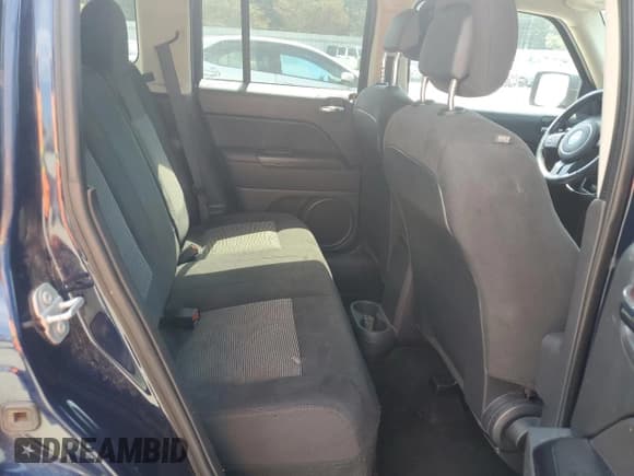 ✅ 2016 Jeep Patriot Latitude • VIN: 1C4NJPFB2GD814383 • Lot: 70637185. Wystawiony na Copart z przebiegiem 162 433 mil. Bezpłatny archiwum sprzedaży aukcyjnych z USA i szczegółowy raport historii pojazdu na DreamBid. Zdjęcie 10.