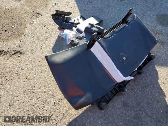 ✅ 2018 Dodge Durango R/T • VIN: 1C4SDJCT3JC496579 • Lot: 87307595. Wystawiony na Copart z przebiegiem 78 514 mil. Bezpłatny archiwum sprzedaży aukcyjnych z USA i szczegółowy raport historii pojazdu na DreamBid. Zdjęcie 13.